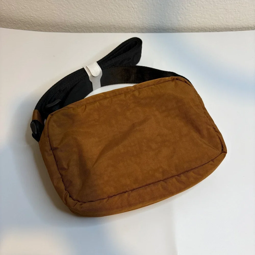 BAGGU camera crossbody